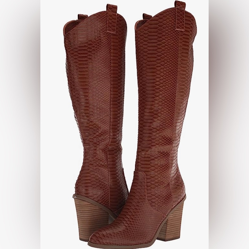 NEW-DV Dolce Vita Women’s Nykko Fashion Boot, size 10